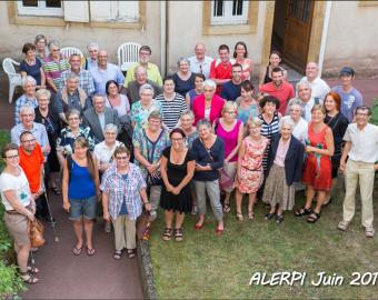 Personal, voluntarios, beneficiarios de ALERPI para la despedica de Alice Wasbauer rscj (2017).&nbsp;
