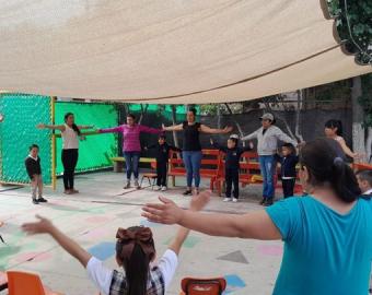 Interacción socioemocional entre padres y madres de familias y sus hijos e hijas
