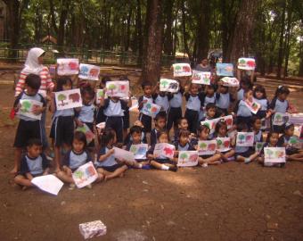 Pondok Bocah children displaying arts work.&nbsp;

&nbsp;

