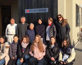 Sensibilisation des élèves et des accompagnateurs de l'école internationale du Sacré-Cœur de Tokyo. Visite du Minomisoma de Caritas.
