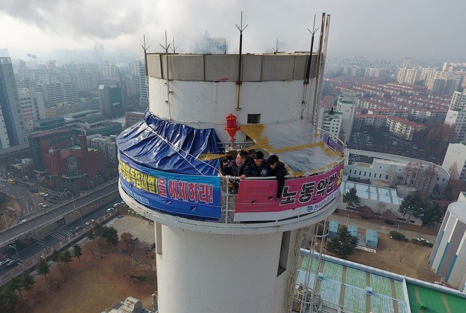 1.star_plexs__workers_sit-down_strike_for_426days